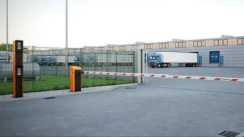 Magnetic Access XXL barrier gate across a wide truck-yard entrance
